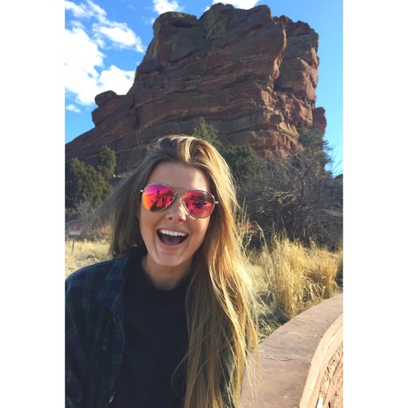 Meet your Posher, Carolynn - Picture 1 of 1